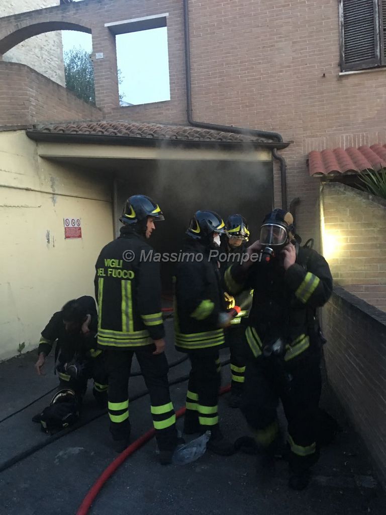 Incendio a San Mariano di Corciano, vigili del fuoco a lavoro - Umbria Journal il sito degli umbri