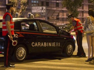 Investe due ragazzini e scappa, preso pirata. Il pirata della strada è stato arrestato dai militari. Si tratta di un ventenne che è del posto.