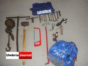 RAME ATTREZZI DA SCASSO CARABINIERI CATENE MAZZA PETTORINA CARABINIERI