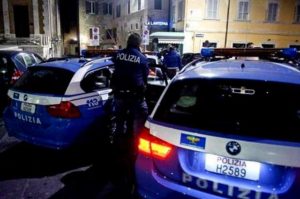POLIZIAdiNOTTEcentroSTORICOscirezzaNOTTURNAperugia