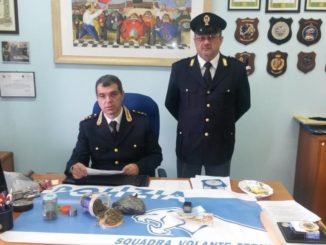 Ruba oro ad un anziano in un parcheggio, polizia arresta donna