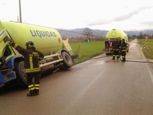 autocisterna-travasata