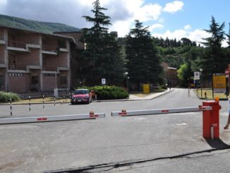 Rapina hotel a Santa Maria degli Angeli, ferito portiere, indagini