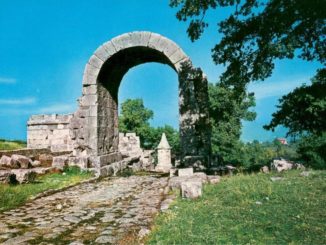 Al Teatro romano di Carsulae “IperZanzotto” e Neri Marcorè