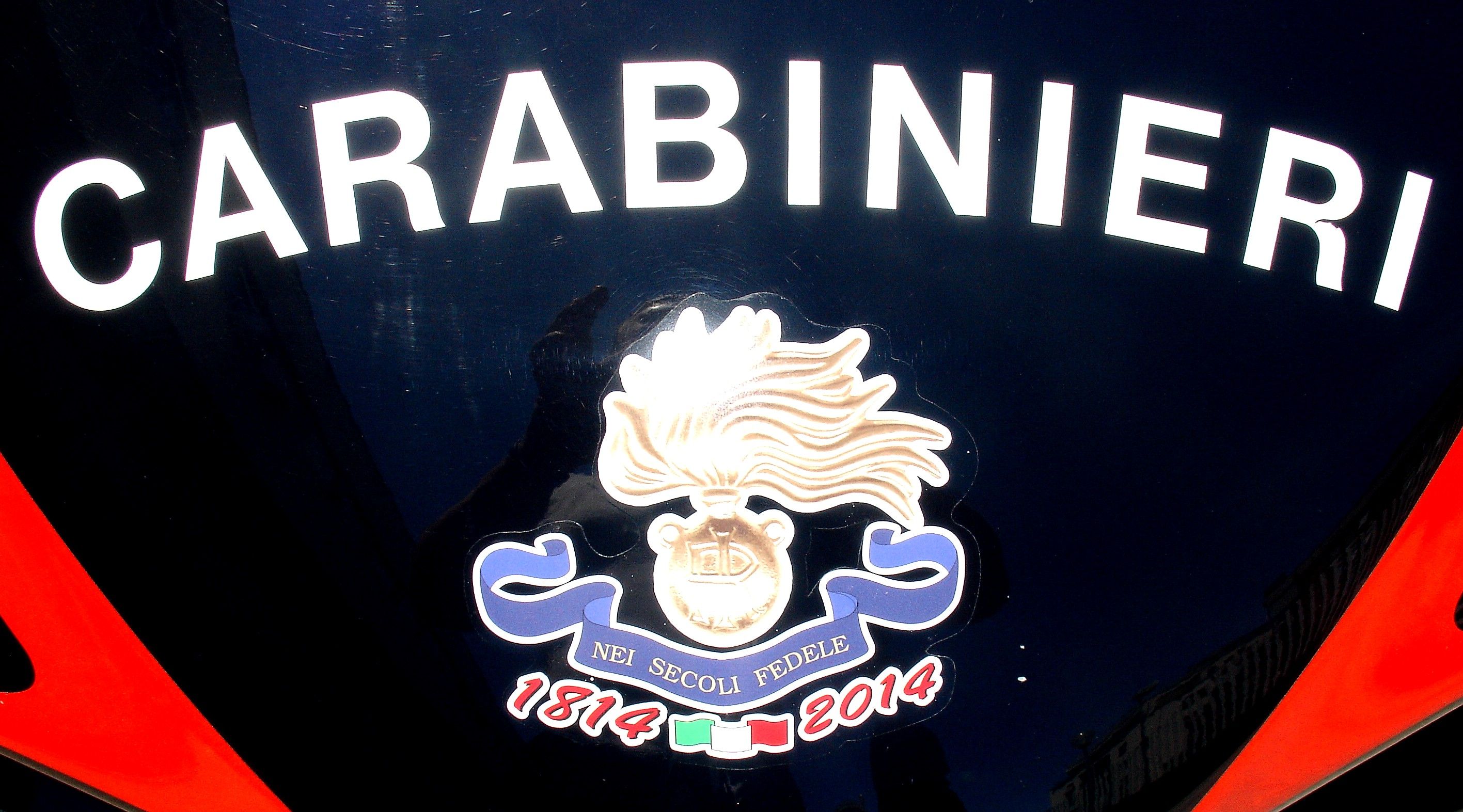 Festa dei Carabinieri a Terni, logo del bicentenario sui veicoli Festa dei Carabinieri a Terni, logo del bicentenario sui veicoli