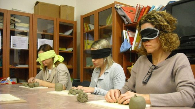 laboratorio per insegnanti di bambini ciechi