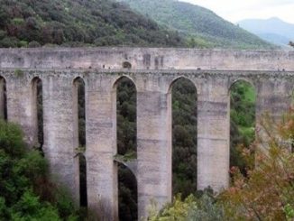 Tenta suicidio dal Ponte delle Torri, salvata dai carabinieri