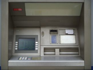 Perugia, le rubano il portafoglio mentre fa la spesa, con il bancomat prelevano 600 euro
