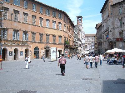 Furto in negozio d'abbigliamento di Corso Vannucci