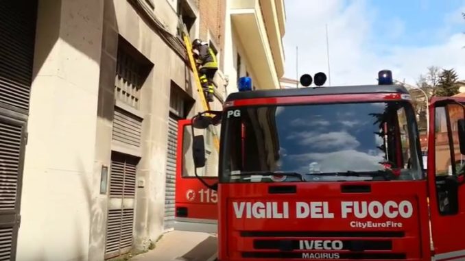 Perugia, principio di incendio all'ex cinema Lilli [GUARDA FOTO E VIDEO]