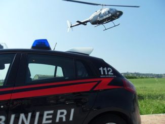elicottero carabinieri-auto