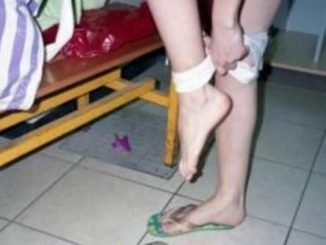 ragazza in spogliatoio