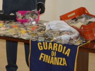 Guardia di finanza sequestra 250 mila prodotto, festività in sicurezza
