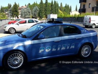 Minaccia e aggredisce presunto amante ex moglie, arrestato