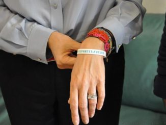 Braccialetto Libera a presidente Marini