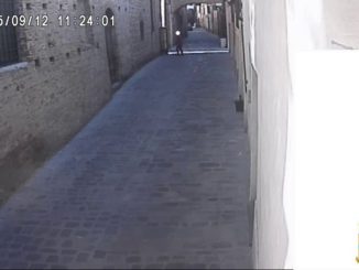 Ripreso dalle telecamere mentre rubava a Città di Castello, arrestato