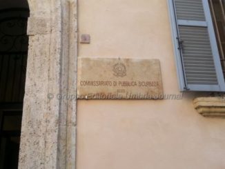 Seduceva e derubava gli anziani, denunciata da polizia Assisi