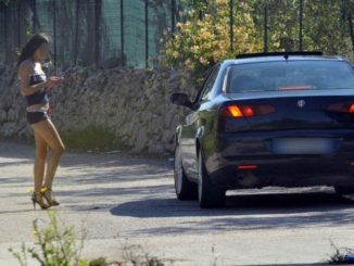 Anziano deruba prostituta a San Giovanni del Pantano, denunciato 78enne