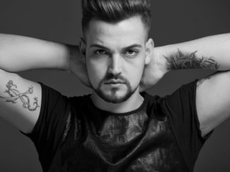 L’artista viene dal tour estivo e le esperienze di ‘Tale e Quale show’ e ‘L’Isola de famosi’ - Domenica 18 ottobre alle 16.30 presenta ai suoi fan un live di quattro singoli