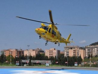 Volo spaventoso con la moto, centauro ferito