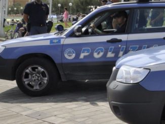 Ruba nel furgone di un corriere, arrestato 29enne