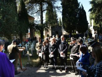 Onore ai defunti a Perugia al cimitero civico, c'era il sindaco Andrea Romizi
