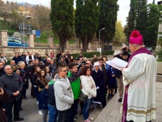 Serafico Assisi, il vescovo apre l’Atrio Santo