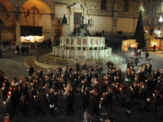 Marcia silenziosa per ricordare donne vittime di violenza