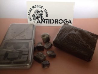 Spaccio droga a Terni, polizia arresta coppia fermata in flagrante