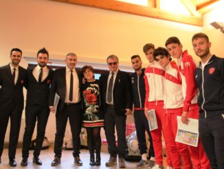 Grifoni visitano i bambini del Residence Chianelli