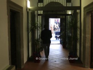 Polizia lo arresta e gli salva la vita