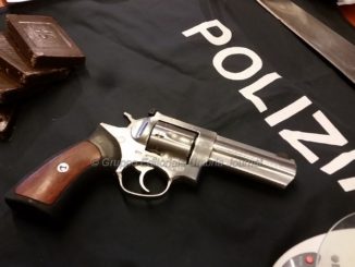 Nascondeva droga e armi nell'ascensore di casa, arrestato bulgaro