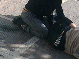 Zingara offre sesso ad un uomo e gli ruba portafogli con 600 euro