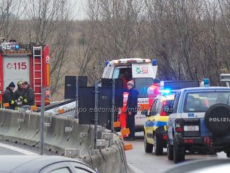 Auto si ribalta a Collestrada, lunghe code su E45