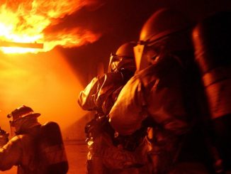 Incendio a Bastia Umbra, fiamme invadono soggiorno abitazione