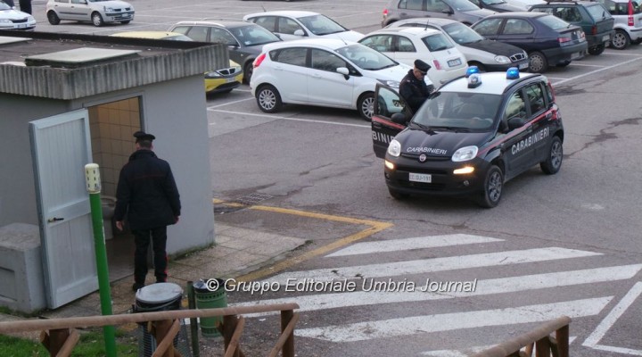 FannoSESSOneiBAGNIpubbliciMAarrivanoIcarabinieri (3)