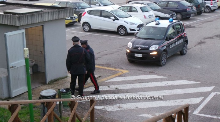 FannoSESSOneiBAGNIpubbliciMAarrivanoIcarabinieri (4)