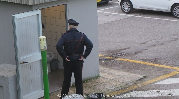 FannoSESSOneiBAGNIpubbliciMAarrivanoIcarabinieri (6)