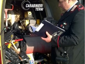 Carabinieri scoprono e chiudono carrozzeria abusiva