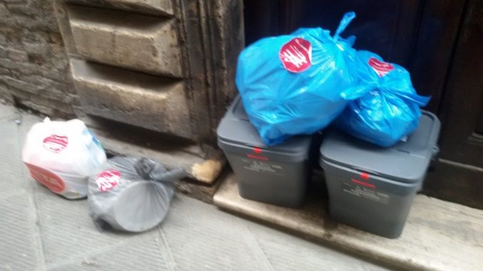 Rifiuti centro Perugia, situazione ancora difficile