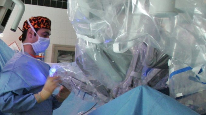 Robot da Vinci opera tumore testicolo al Santa Maria della Misericordia