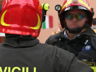 Cadavere in un pozzo, vigili del fuoco recuperano corpo