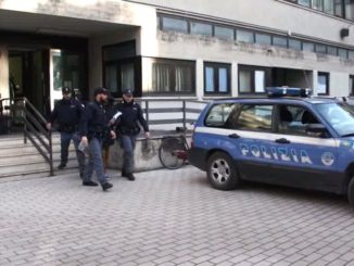 Picchiava i genitori, voleva soldi per drogarsi, arrestato da Polizia di Foligno