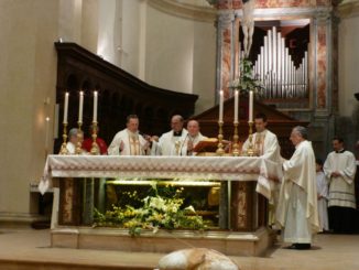 Vescovo battezza giovane migrante nigeriana scampata alla morte