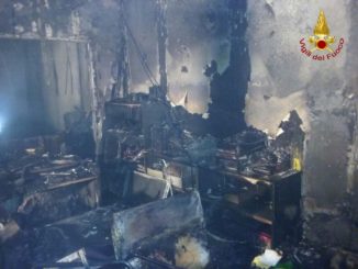 Incendio notturno a Ponte Felcino