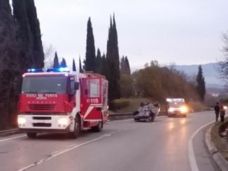 Incidente sul E45, guida contromano si scontra con auto, due feriti