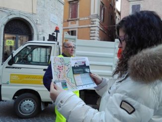 Raccoglicentro Gesenu, ogni fermata informazione come valore aggiunto.Raccoglincentro sosta nei punti di fermata del centro storico ed attende