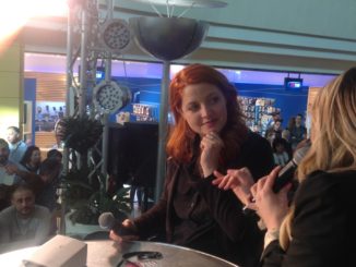 Grande entusiasmo per Noemi al centro commerciale Collestrada