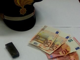 Spaccia hashish in centro a Foligno, arrestato
