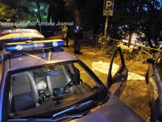 Overdose, trovata morta in un parcheggio, accanto a lei la figlia